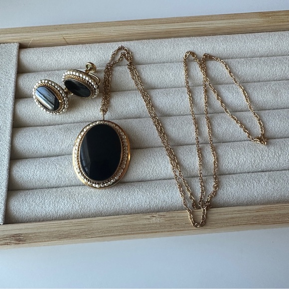 Vintage 12k Gold Filled Necklace and Screw Back Earrings with black beads - Picture 1 of 11